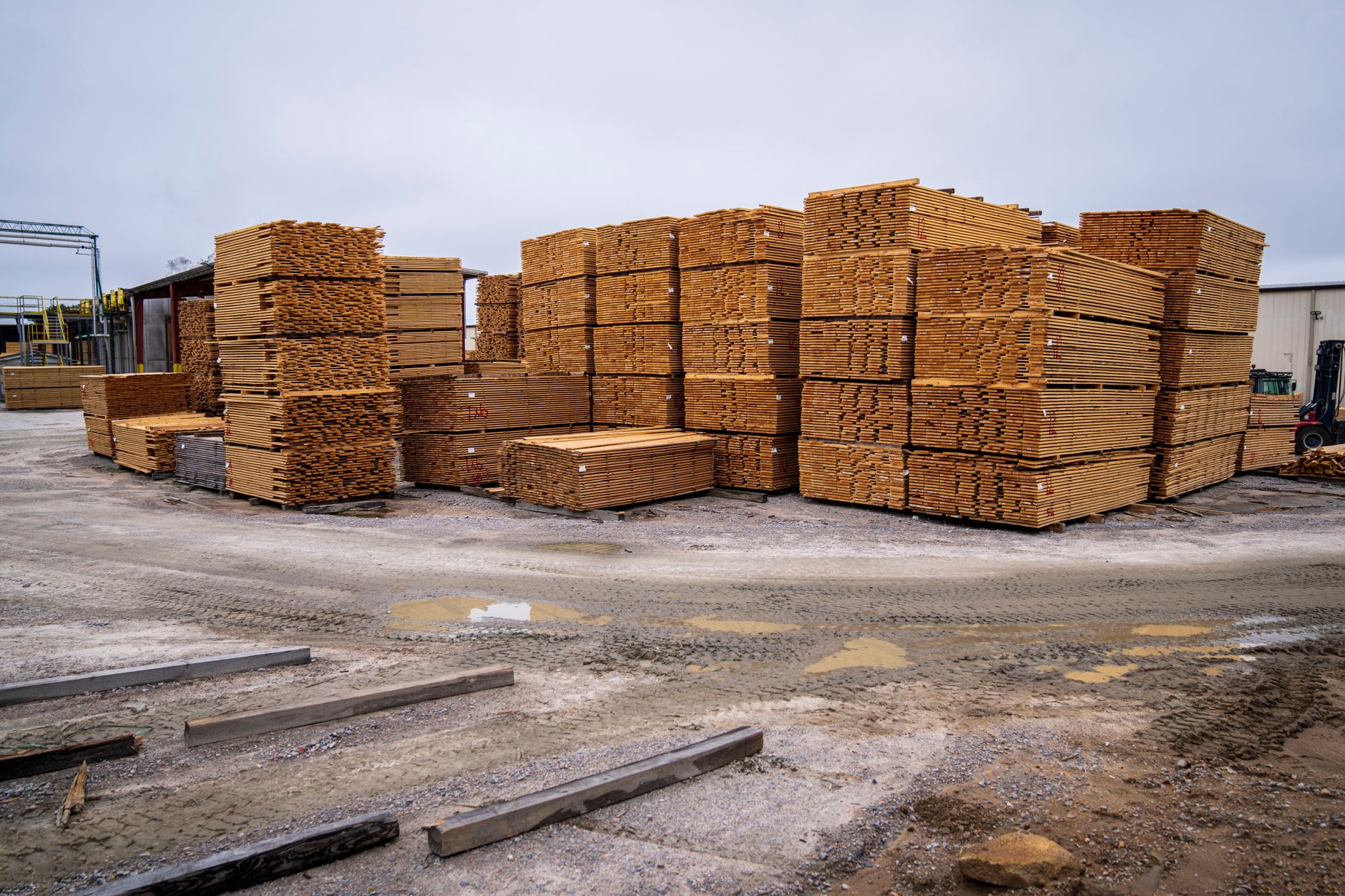 Why ADENTRA Inc. stock is sliding today