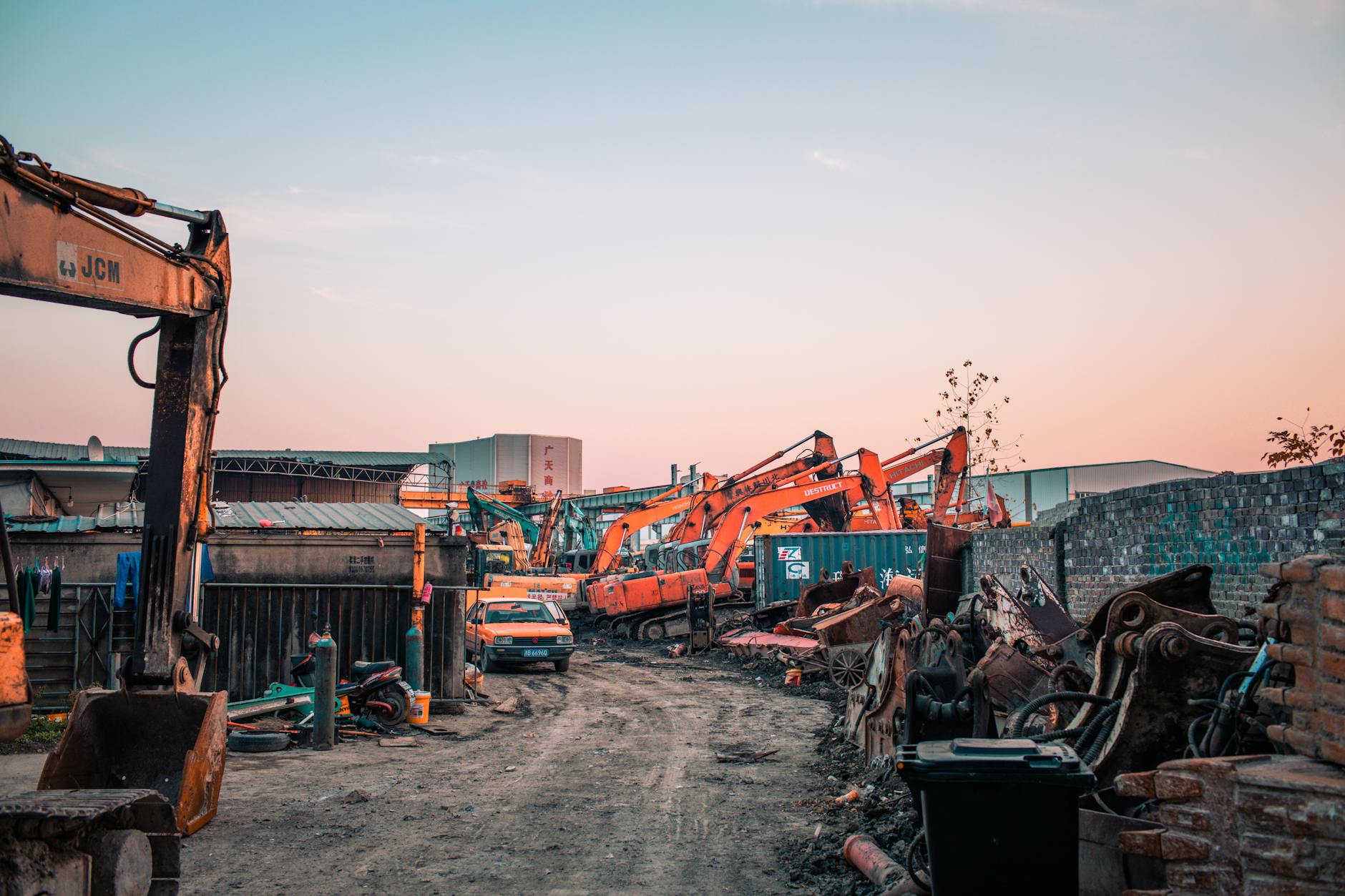 Finning International Inc. Rises 3.5% in Last Session Amid Strong Demand Signals