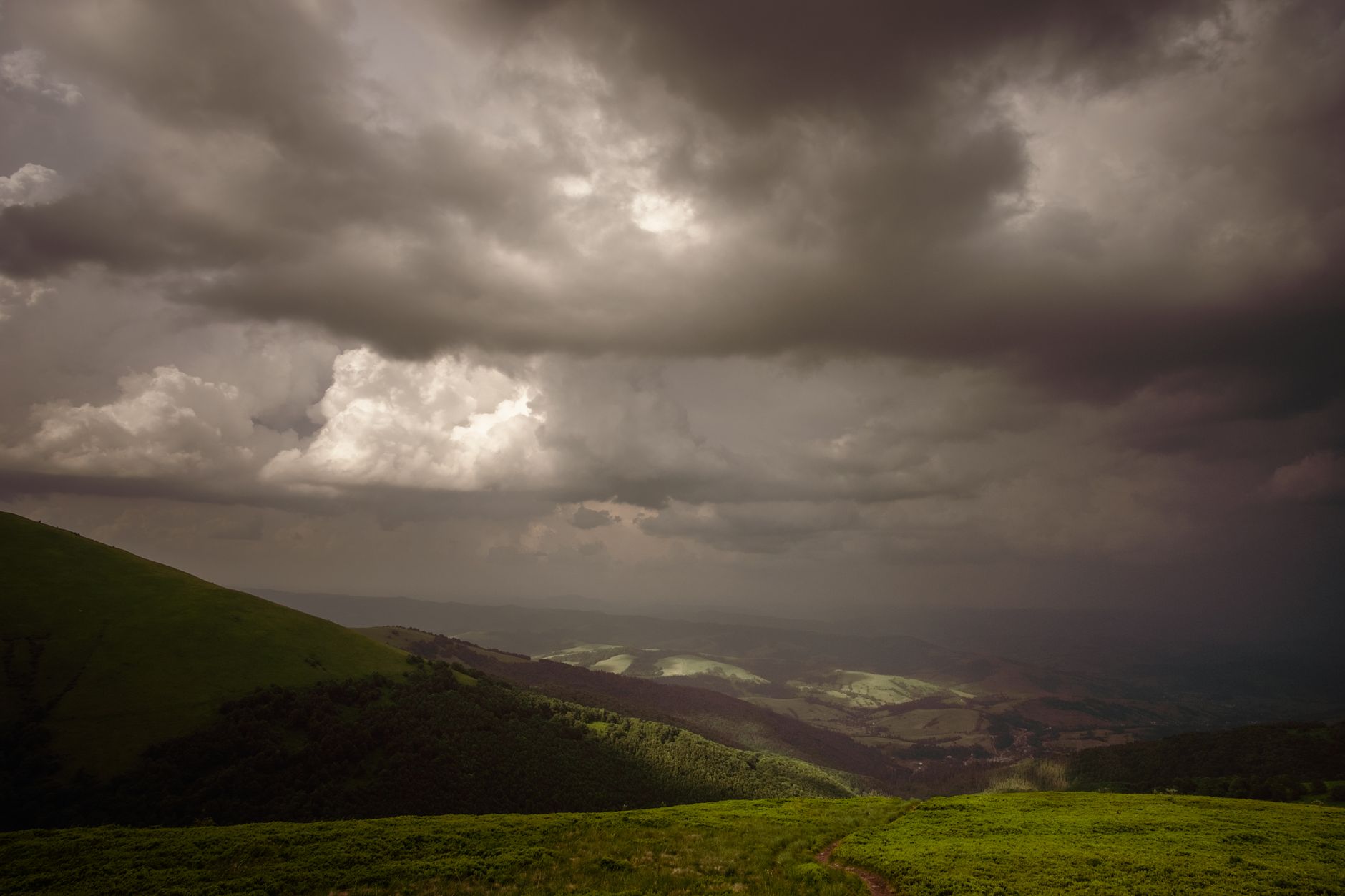 NVIDIA Collaborates with Vaisala Xweather on AI Weather Warnings: What Investors Should Know