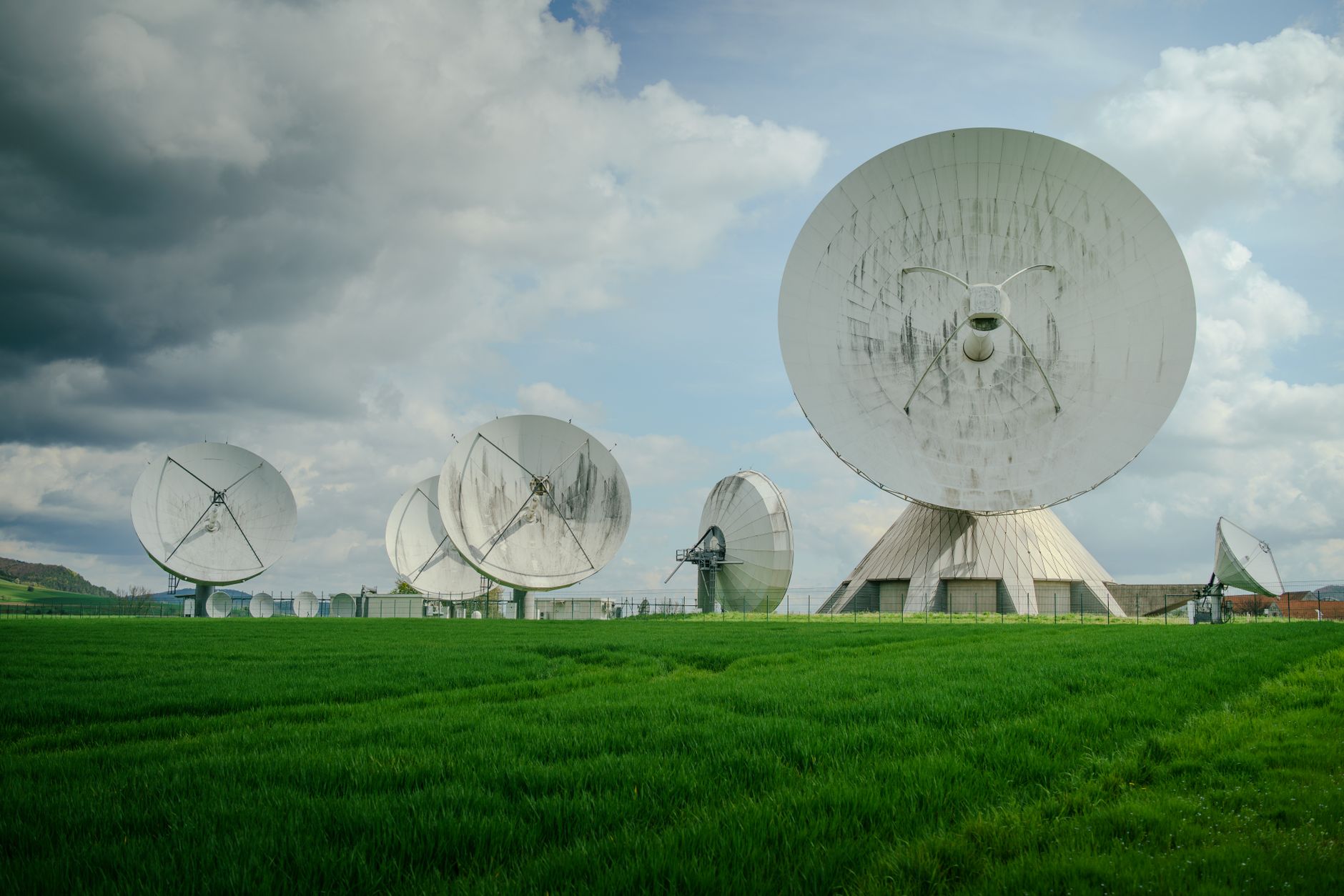 Vodafone Eyes a Satellite Spectrum Bid: What Investors Should Know