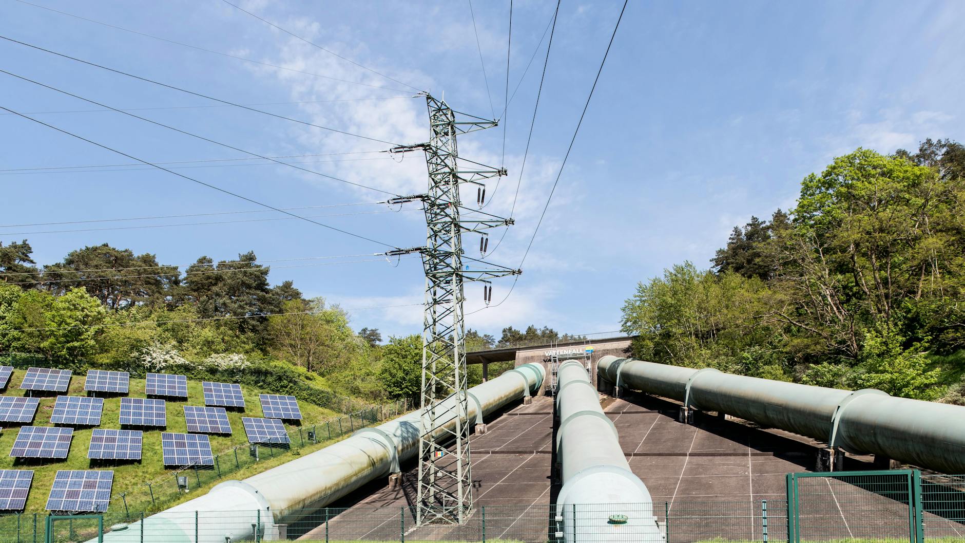 Keyera Corp. Jumps 3.5% After Positive Regulatory Update
