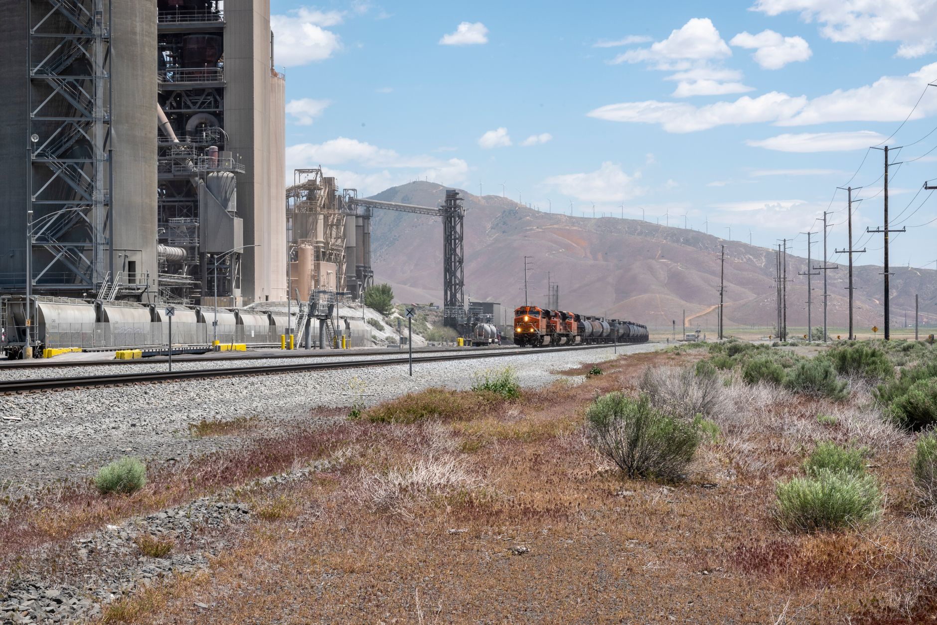 What's Going On With Canadian National Railway Co Stock Monday?