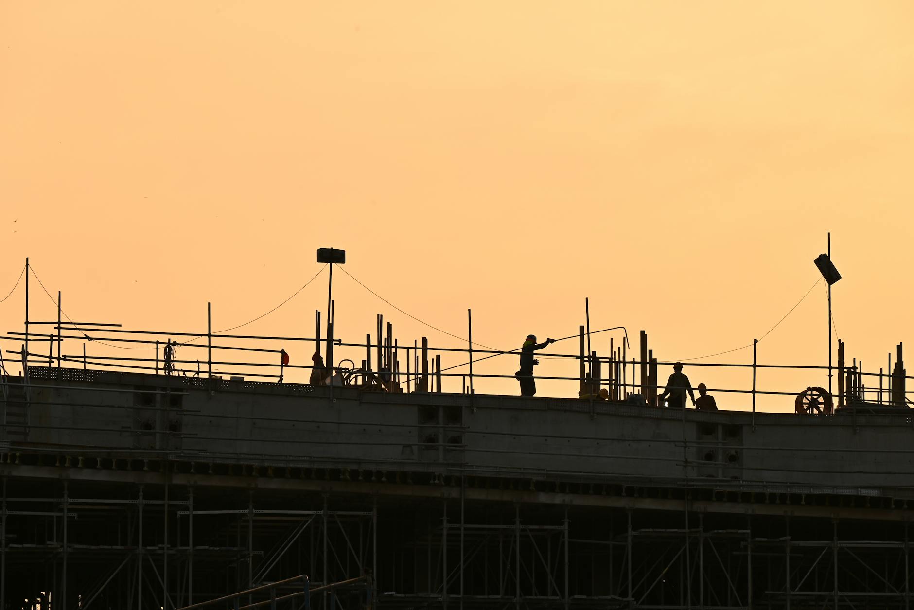 Bird Construction Inc. Soars 12% This Week as Investors Gain Confidence