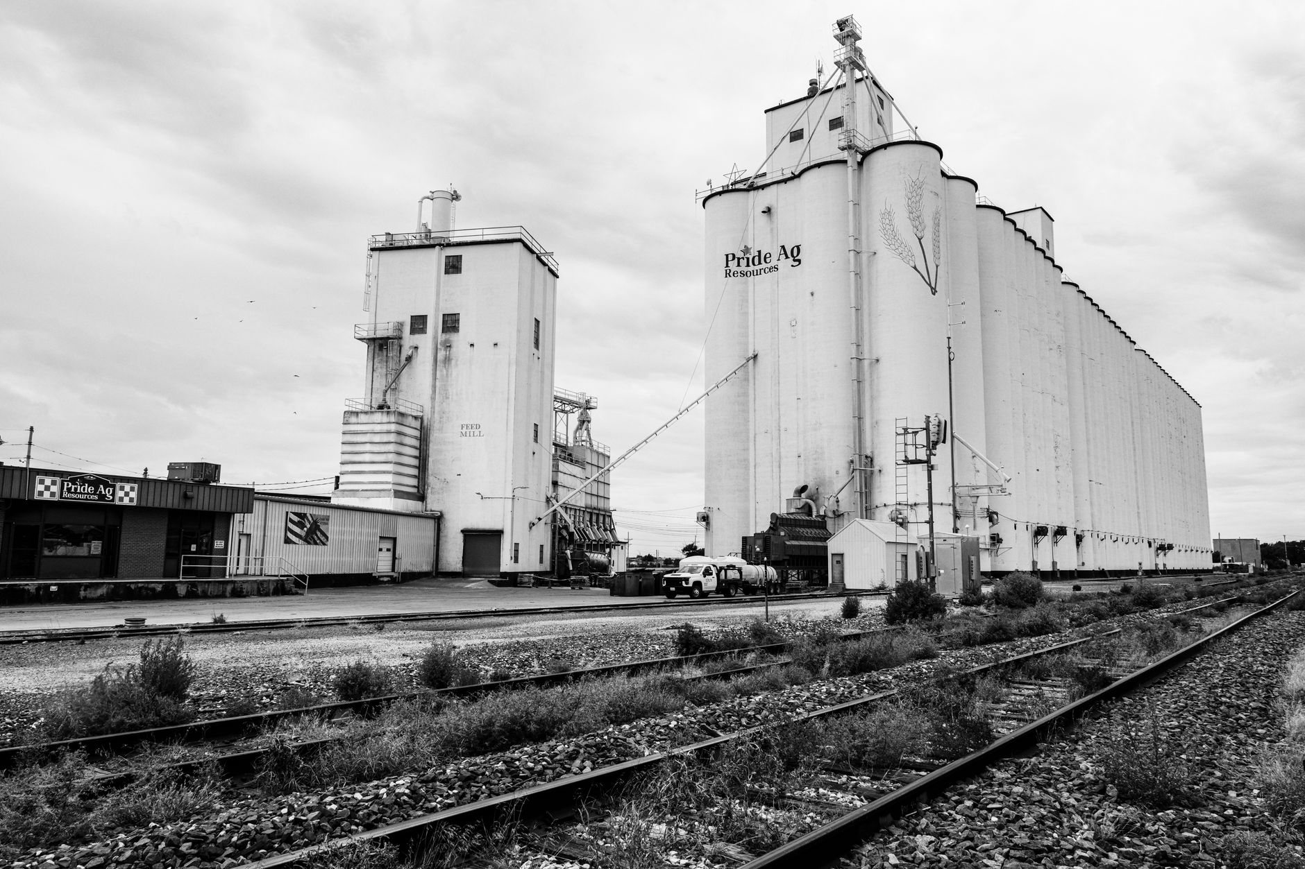 What's Going On With Canadian National Railway Co Stock Friday?