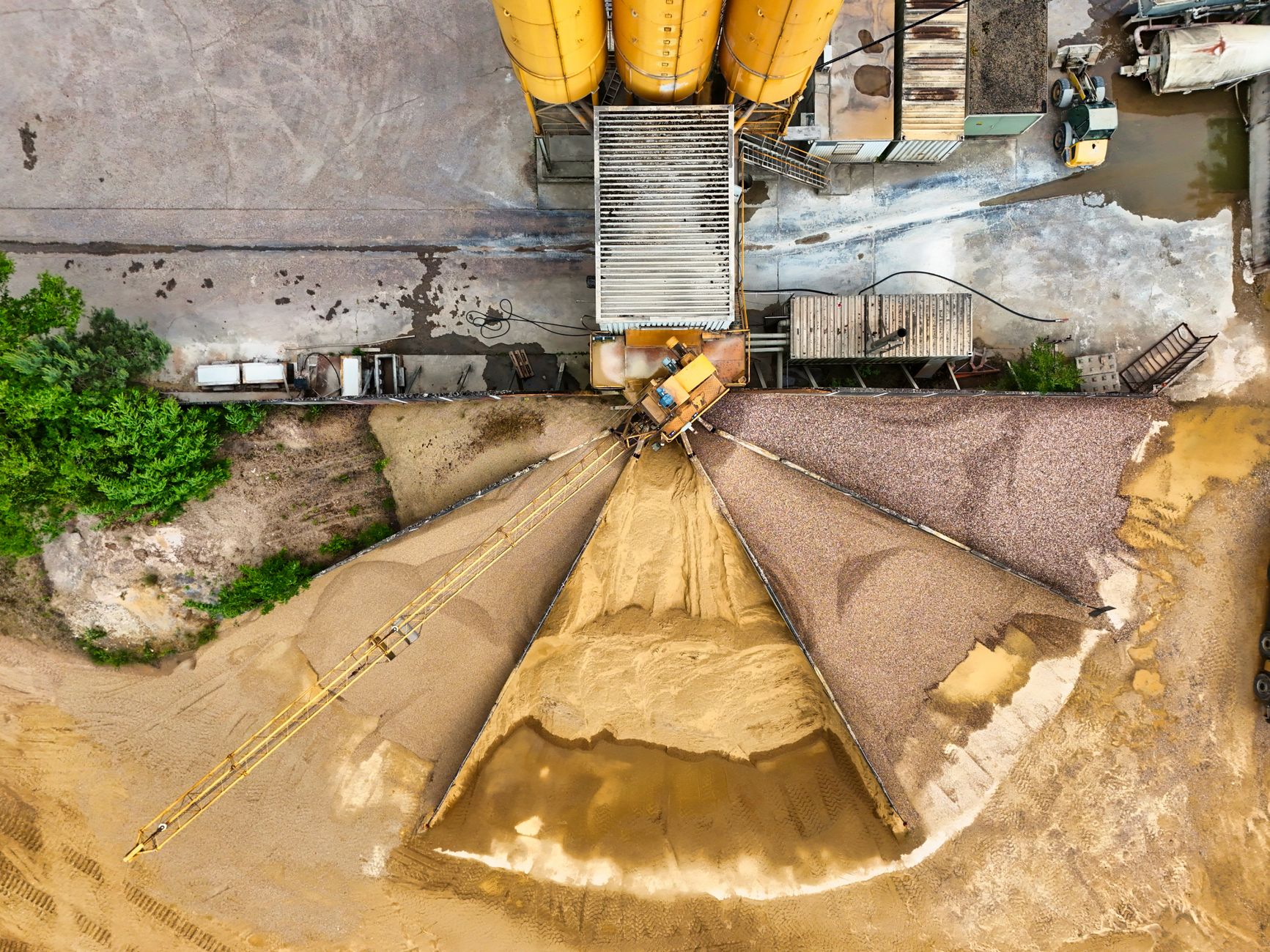 What's Going On With CCL Industries Inc Stock Tuesday?