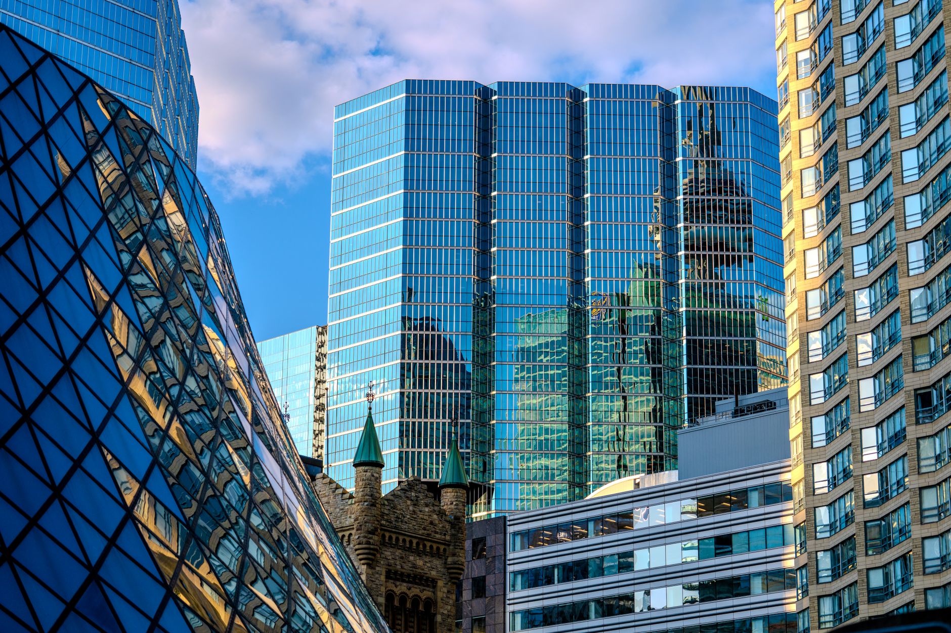 Mackenzie Emerging Markets Local Currency Bond Index ETF (QEBL.TO) went ex-dividend — CA$0.3912