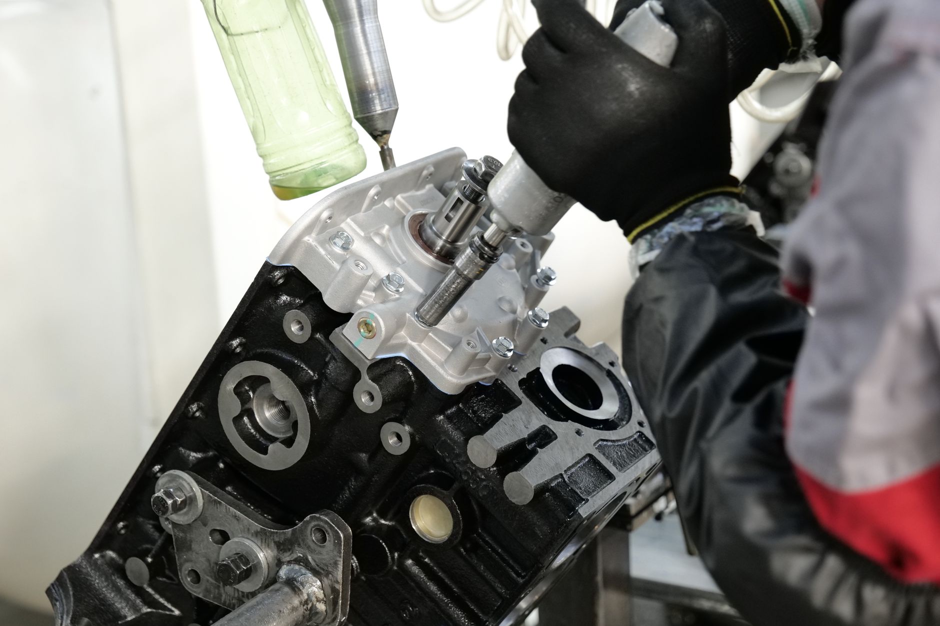 What's Going On With Magna International Inc Stock Sunday?