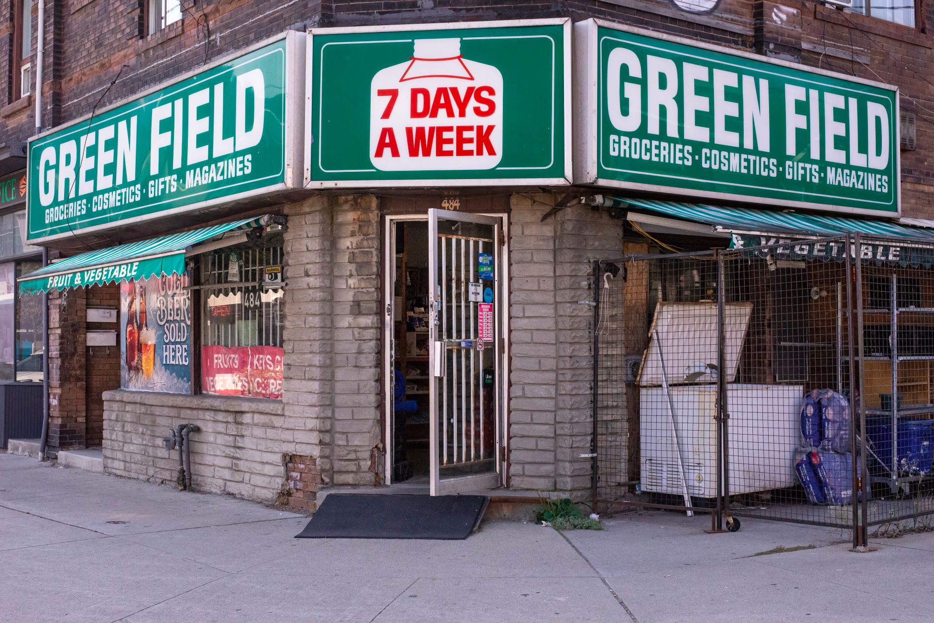 What's Going On With Slate Grocery REIT Stock Tuesday?