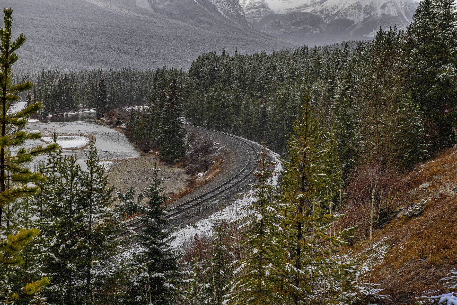 Why Canadian National Railway Co stock is sliding today