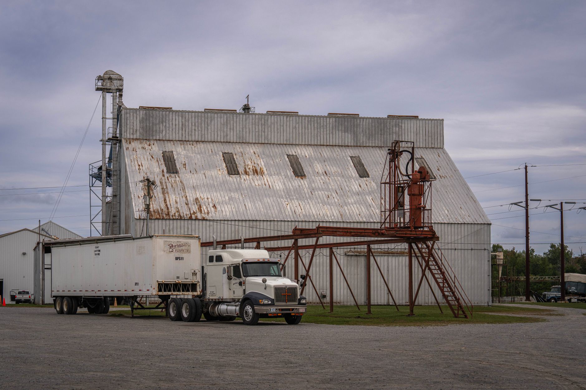 J.B. Hunt (JBHT) Stock Trades Below Fair Value As Caution Lingers