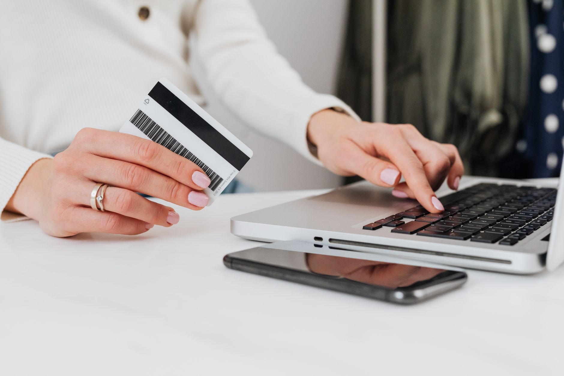 Why Fintech Select Ltd stock plummeted yesterday