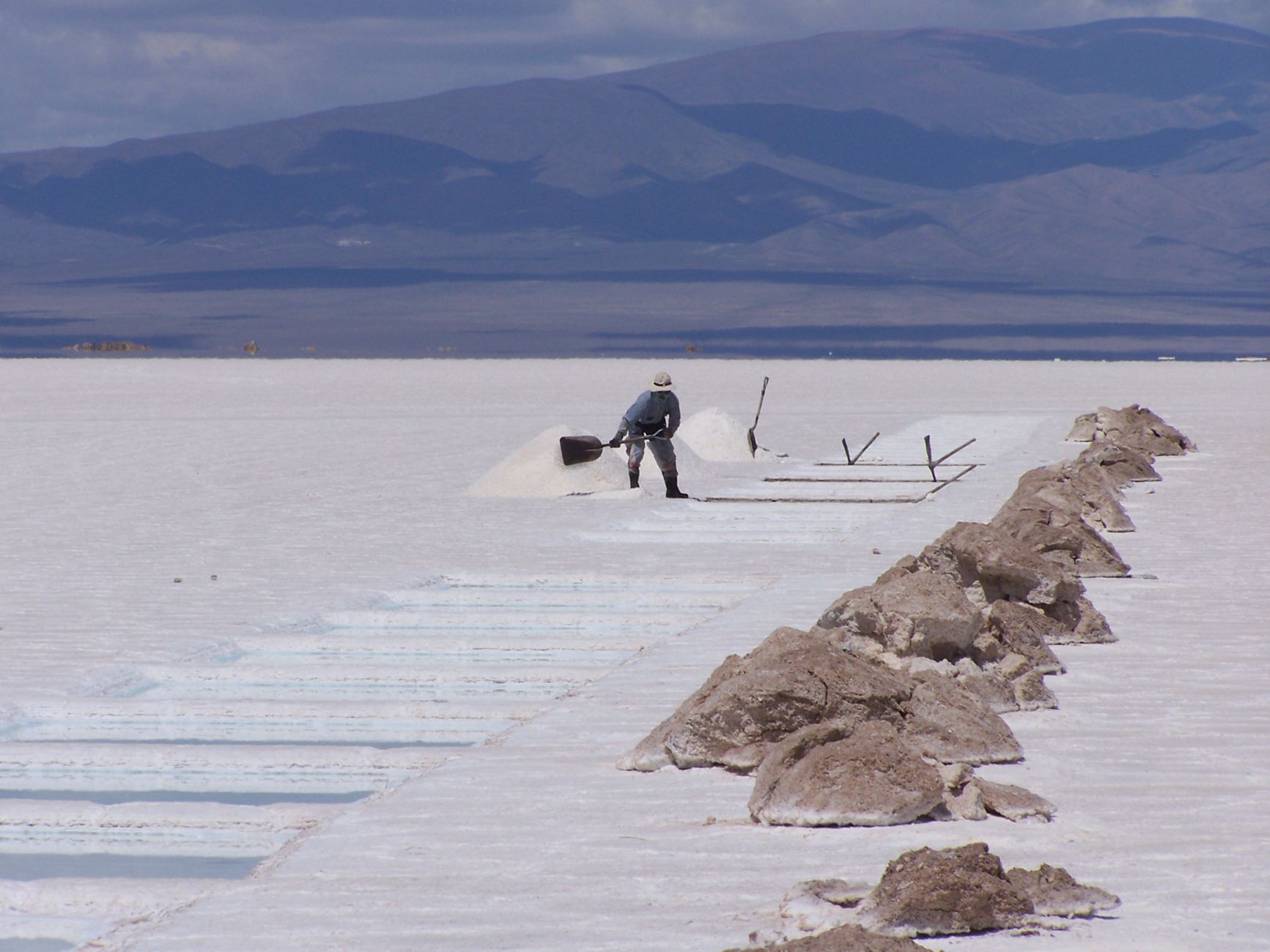 What's Going On With Lithium Argentina AG Stock Wednesday?