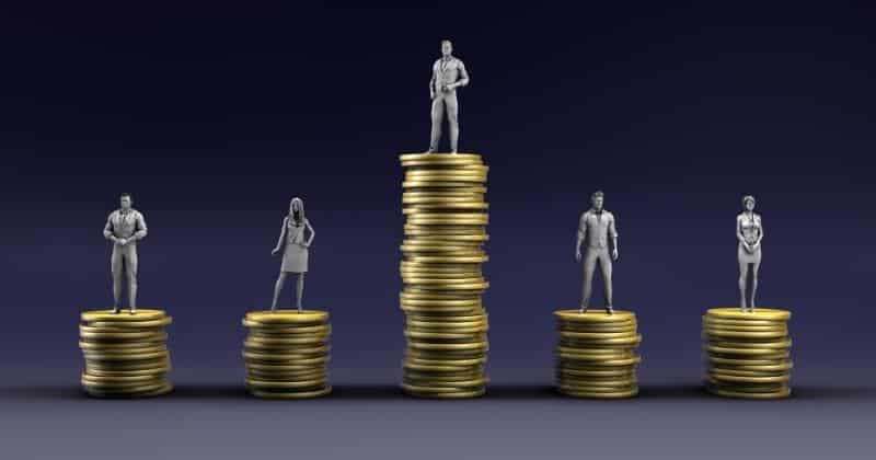 Average Income In Canada By Age: Who Earns the Most? (2026)