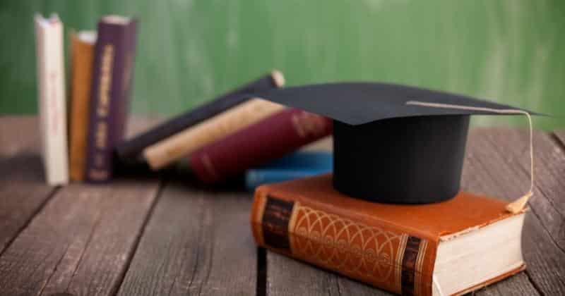 How To Become A University Professor In Canada: Salary and Costs (2026)